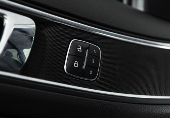 Подержанный автомобиль Ford Explorer 2018 года (20 фото)