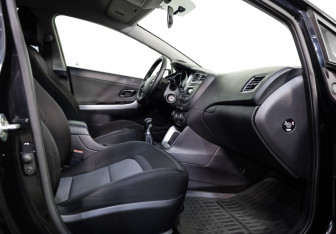 Подержанный автомобиль Kia Ceed Hatchback 2014 года (19 фото)