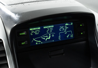 Подержанный автомобиль Chevrolet Captiva 2007 года (15 фото)