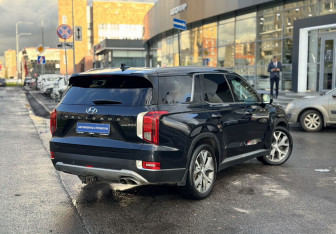 Подержанный автомобиль Hyundai Palisade 2022 года (6 фото)