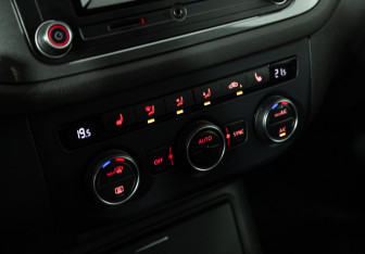 Подержанный автомобиль Volkswagen Tiguan 2015 года (15 фото)