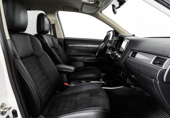 Подержанный автомобиль Mitsubishi Outlander 2021 года (18 фото)