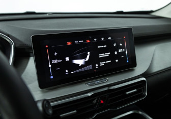 Подержанный автомобиль Geely Coolray 2022 года (17 фото)
