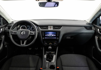 Подержанный автомобиль Skoda Octavia Liftback 2017 года (11 фото)