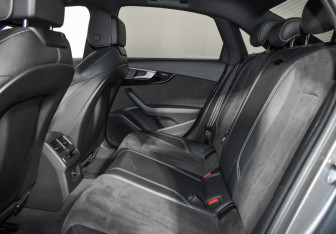 Подержанный автомобиль Audi A4 Sedan 2018 года (13 фото)