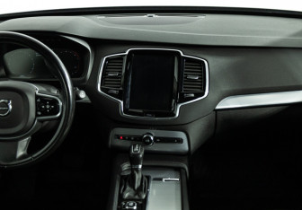 Подержанный автомобиль Volvo XC90 2019 года (14 фото)