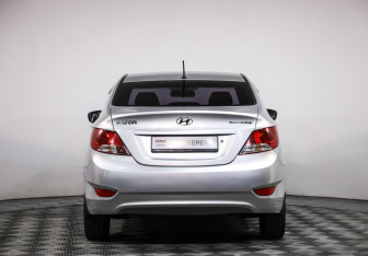Подержанный автомобиль Hyundai Solaris Sedan 2013 года (6 фото)