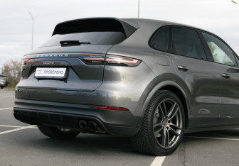Подержанный автомобиль Porsche Cayenne 2020 года (10 фото)