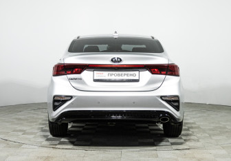 Подержанный автомобиль Kia Cerato Sedan 2019 года (6 фото)