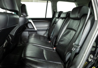 Подержанный автомобиль Toyota Land Cruiser Prado 2010 года (10 фото)