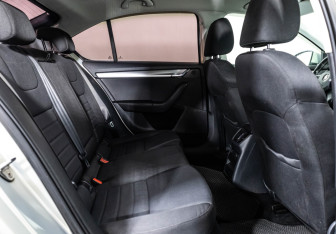 Подержанный автомобиль Skoda Octavia Liftback 2013 года (17 фото)