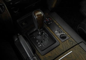 Подержанный автомобиль Toyota Land Cruiser Suv 2014 года (18 фото)