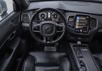 Подержанный автомобиль Volvo XC90 2019 года (11 фото)