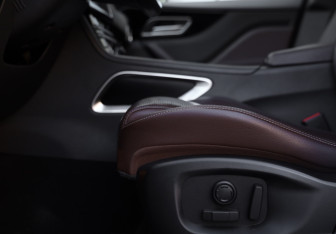 Подержанный автомобиль Jaguar F-Pace 2017 года (24 фото)