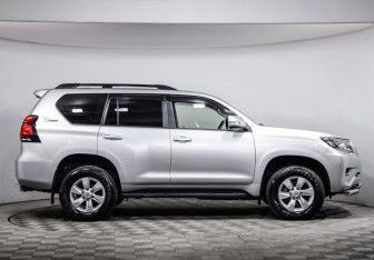 Подержанный автомобиль Toyota Land Cruiser Prado 2022 года (4 фото)