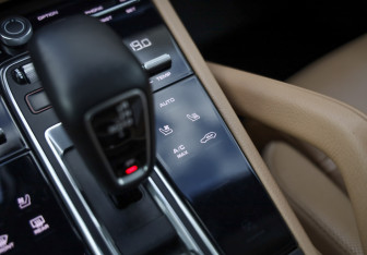 Подержанный автомобиль Porsche Cayenne 2020 года (23 фото)