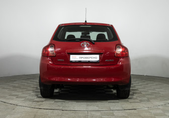 Подержанный автомобиль Toyota Auris Hatchback 2009 года (6 фото)