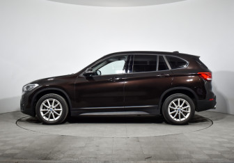 Подержанный автомобиль BMW X1 2020 года (8 фото)
