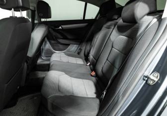 Подержанный автомобиль Volkswagen Passat Sedan 2011 года (10 фото)
