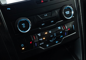 Подержанный автомобиль Ford Explorer 2018 года (18 фото)