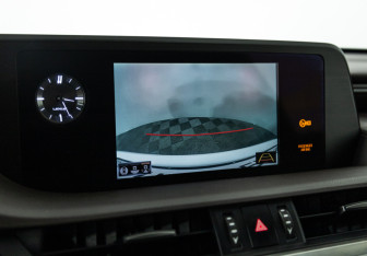 Подержанный автомобиль Lexus ES 2018 года (18 фото)