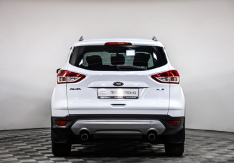 Подержанный автомобиль Ford Kuga 2016 года (6 фото)