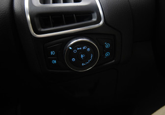 Подержанный автомобиль Ford Focus Hatchback 2012 года (15 фото)