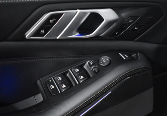 Подержанный автомобиль BMW X5 2018 года (10 фото)