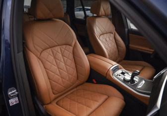 Подержанный автомобиль BMW X5 2023 года (29 фото)