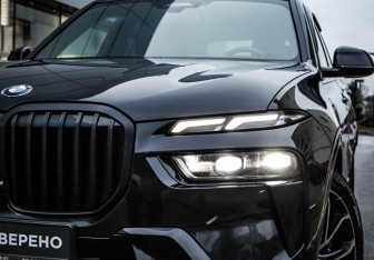 Подержанный автомобиль BMW X7 2023 года (2 фото)