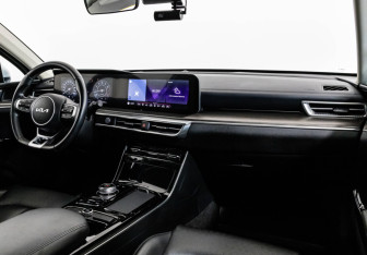 Подержанный автомобиль Kia K5 2022 года (11 фото)