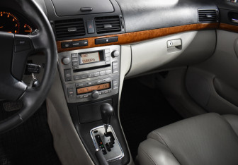 Подержанный автомобиль Toyota Avensis Sedan 2007 года (19 фото)