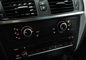 Подержанный автомобиль BMW X3 2014 года (16 фото)