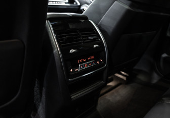Подержанный автомобиль BMW X6 2023 года (36 фото)