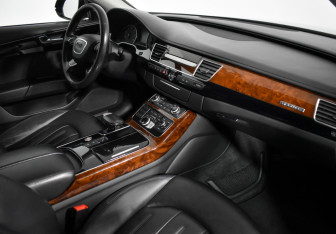 Подержанный автомобиль Audi A8 2012 года (16 фото)