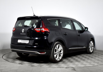 Подержанный автомобиль Renault Scenic 2017 года (5 фото)