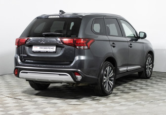Подержанный автомобиль Mitsubishi Outlander 2020 года (5 фото)