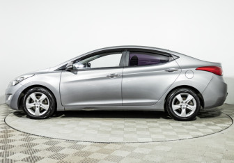 Подержанный автомобиль Hyundai Avante Sedan 2011 года (8 фото)