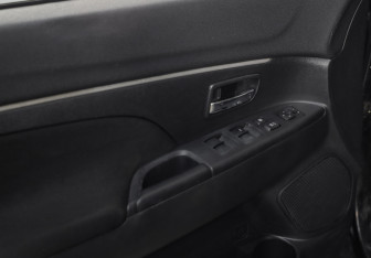 Подержанный автомобиль Mitsubishi ASX 2011 года (16 фото)