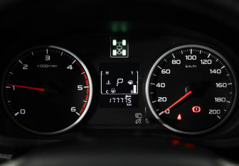 Подержанный автомобиль Mitsubishi L200 2015 года (12 фото)