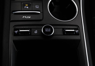 Подержанный автомобиль Kia K5 2021 года (20 фото)