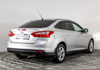Подержанный автомобиль Ford Focus Sedan 2013 года (5 фото)