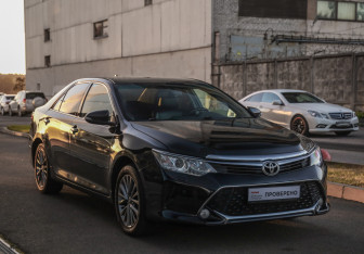Подержанный автомобиль Toyota Camry Sedan 2016 года (5 фото)