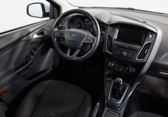 Подержанный автомобиль Ford Focus Hatchback 2018 года (8 фото)
