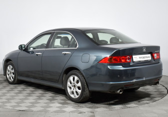 Подержанный автомобиль Honda Accord Sedan 2006 года (7 фото)