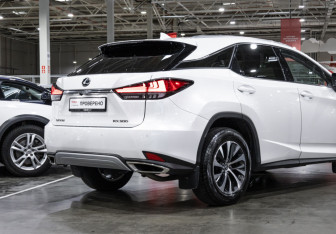 Подержанный автомобиль Lexus RX 2021 года (8 фото)