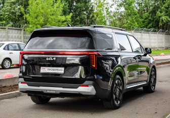Подержанный автомобиль Kia Carnival 2024 года (6 фото)