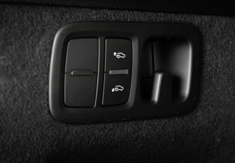 Подержанный автомобиль Audi Q7 2015 года (32 фото)