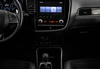Подержанный автомобиль Mitsubishi Outlander 2021 года (13 фото)