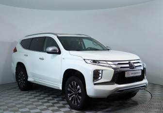 Подержанный автомобиль Mitsubishi Montero Sport 2022 года (3 фото)
